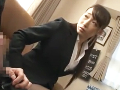 息子の友達に懇願され仕方なくSEXした人妻が本気になり騎乗位でザーメン搾取ｗ