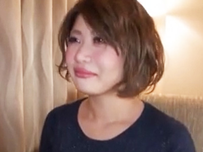 脱いだら爆乳が登場！エッチ好きな色っぽい人妻とほろ酔い状態で不倫ハメ撮り