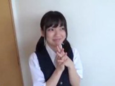 超薄モザ素人撮影！！つるぺた制服美少女が初めてのチンコ洗い！