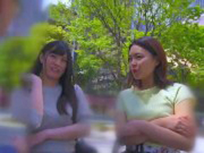ママ友同士の2人組をナンパ→友達の前で恥ずかしがりながらも激しくイキまくる3Pパコ