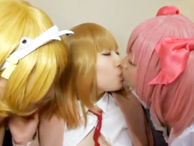 レズコスプレイヤー3人組と中出し乱交オフ会しちゃいましたｗ