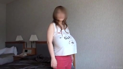 臨月を迎え破裂しそうなおっぱいになったお母さんと中出しSEX