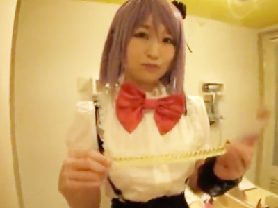 「まだ出しちゃダメぇ！！」コスプレ衣装に着替えてくれる彼女に大量顔射