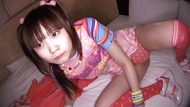 「中に出したら赤ちゃん出来ちゃう…」童顔娘とホテルで中出し性交