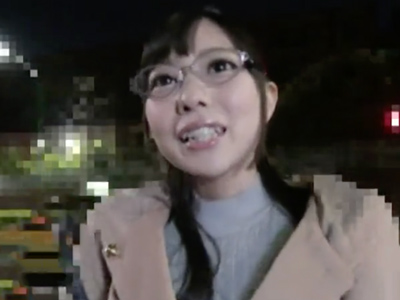 地味な雰囲気のメガネっ娘は隠れ巨乳！ギンギンチンポねじ込み中出しハメ！