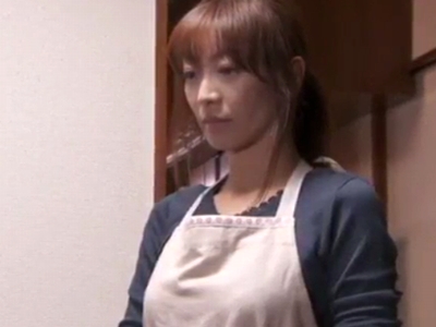 「嫌ッ！ヤメて！」美人妻が欲情した男にレイプされてしまうｗ