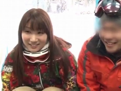アイドル顔の美少女に生チンポをブチ込みザーメン中出し！