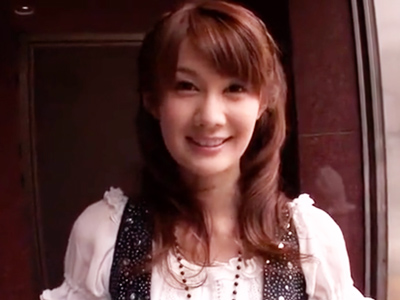 スレンダー美女・桐原エリカがAV男優にドッキリ敢行→無理矢理カメラ持たせハメ撮りパコ！