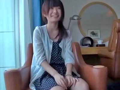 笑顔で本当に気持ち良さそうに感じるまだ子供っぽい18歳JDに中出し