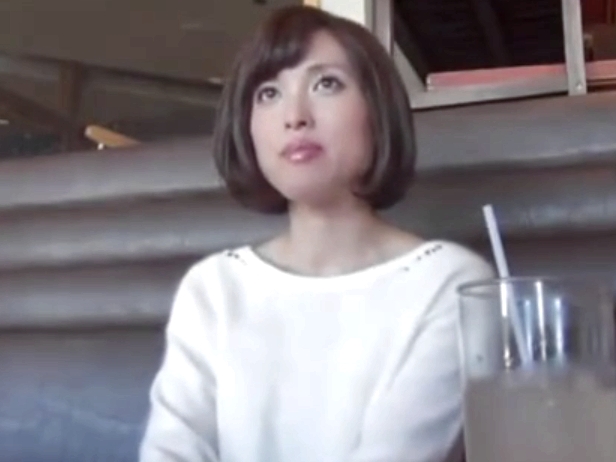 不倫サイトで知り合った素人妻とホテルで生々しいハメ撮り！