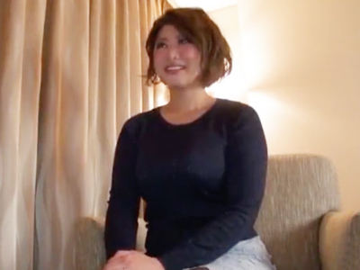お酒が入ってトロ目になったムッチリ妻と高級ホテルでハメ撮り不倫パコ