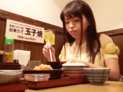無警戒に大男の家に上がり込む堪らんロリ体型のミニマム美少女に中出し