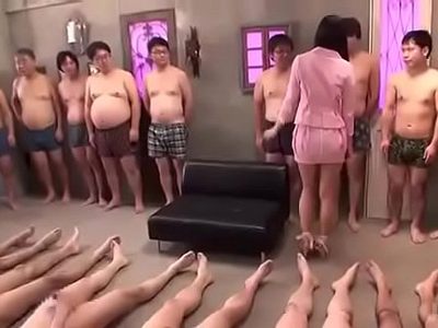 清楚OLみたいなのに立ち並ぶ男優たちにノンストップで次々中出しされてく美女