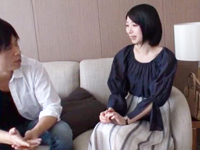 「想像以上に気持ちよくて…」男優とのSEXにハマって中出しまでさせるビッチ妻