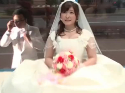 結婚式を終えたばかりの花嫁がMM号に乗車→旦那が外にいるにも関わらず寝取られるｗ