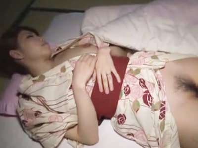 「赤ちゃん出来ちゃうじゃんｗ」不倫旅行で巨乳若妻を夜這いし中出しパコ